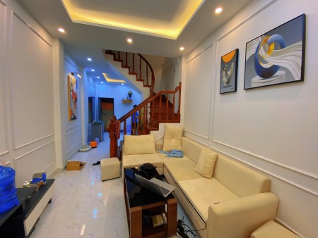 Nhà rất đẹp, 2 mặt thoáng, trung tâm Cầu Giấy sổ đỏ chính chủ, giá tốt đầu tư, khu an ninh