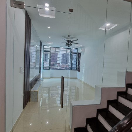 Bán gấp nhà nguyên căn đẹp ô tô đỗ cửa đầy đủ nội thất giá bán 13.6 tỷ, đủ công năng