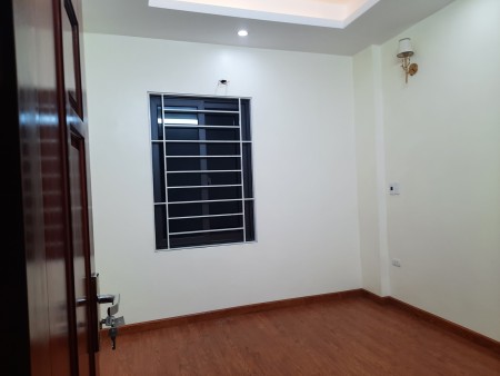 Bán nhà Xuân La lô góc ô tô 4 chỗ vào nhà. Giá 5.4 tỷ có thương lượng khu an ninh