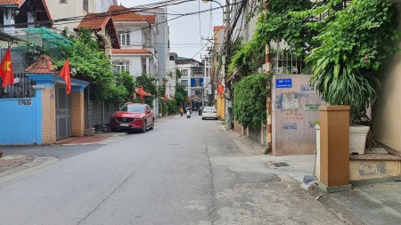 Phố Vip Nguyễn Sơn, Phân Lô ô tô tránh, Bt cũ 4 tầng ( xđ bán đất ), lô góc 2 mặt tiền
