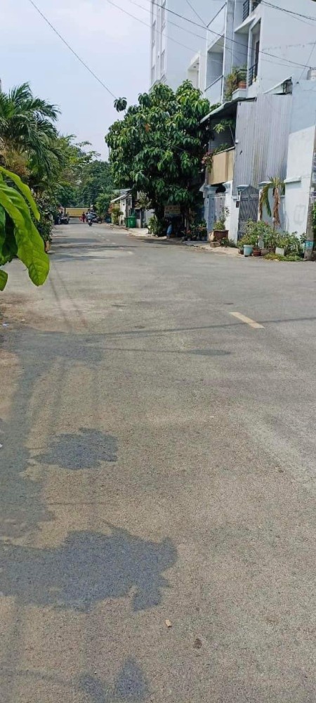 Bán nhà mặt tiền hẻm Nguyễn Oanh đúc kiên cố có sân rộng, hẻm xe ra vào thoải mái