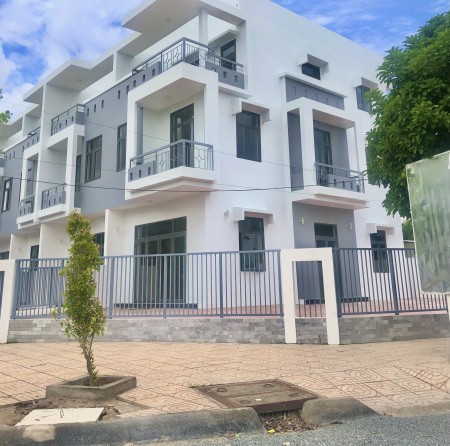 Bán gấp căn nhà 1 trệt 2 lầu ngay công viên thoáng mát tiện ích đầy đủ, giá đầu tư sinh lời
