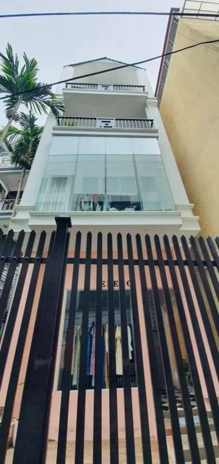 Cần bán gấp nhà phố Nguyễn Văn Cừ, 5 tầng, full nội thất giá bán 6.8 tỷ, lh 0966396167