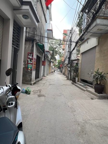Bán gấp nhà nguyên căn 4 tầng kinh doanh tốt, ô tô đỗ cửa giá 5.4 tỷ, có thương lượng