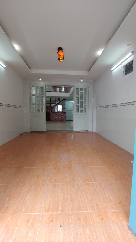 Bán đất mặt tiền rẻ như trong hẻm tặng nhà 3 phòng ngủ, kiến trúc đẹp, hoa hồng 1%