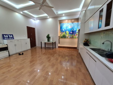 Nhà 5 tầng view Hồ Tây, ô tô đỗ cửa, vừa ở vừa là homestay, sổ đỏ chính chủ, sẵn sàng giao dịch