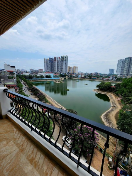 Nhà mặt hồ, ở hoặc làm văn phòng, DT80m2, 8 tầng, thang máy, vỉa hè rộng 6m, giá 18,5tỷ