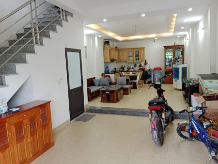 Bán nhà đường Quyết Thắng, tổ 8 Yên Nghĩa, Hà Đông, DT 53m2, đường rộng 6m, chỉ hơn 3 tỷ