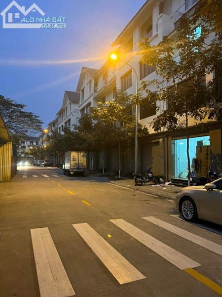 Bán liền kề Geleximco khu C, miễn trung gian, giá thoả thuận, liên hệ 0374880917