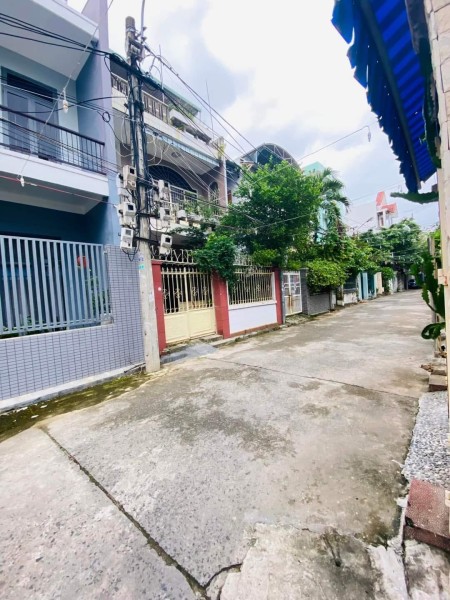 Bán nhanh nhà 2 tầng kiệt 5m diện tích sử dụng 123m2 giá rẻ, liên hệ 0796970447