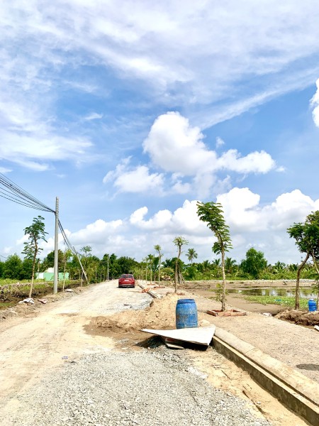 Cần bán đất Thổ Cư 100% nằm trên đường Tl824. giá 11tr/m2. Sổ Hồng Riêng sang tên công chứng ngay.