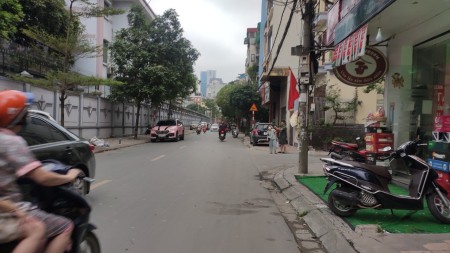 Bán nhà C4 mặt phố Thiên Hiền diện tích sử dụng 50m2 mt 5m giá 14 tỷ. LH 0912442669