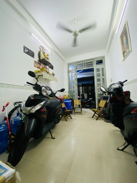 Bán nhà hẻm xe hơi 42m2, khu trung tam Tan Bình, 8.2 tỷ, bớt lộc, chính chủ, tiếp người thiên chí