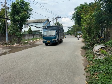 Cho thuê mặt bằng chứa Container giá tốt, đường nhựa, bao rộng, xe quay đầu thoải mái