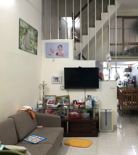 Cho thuê nhà nguyên căn 33m2 3 tầng số nhà 13 ngõ 370 Nguyễn Văn Cừ Quận Long Biên