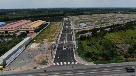 Cần tiền bán nhanh lô giá tốt Lago Centro. Giá chỉ 1 tỷ/nền sổ đỏ riêng lh 0906988191
