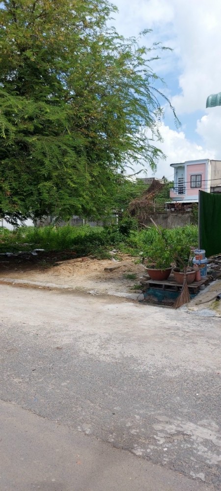 Chủ cần tiền bán gấp lô đất (6x15) 90m2, ở Tân Thới Nhì, Hóc Môn. Giá 1 tỷ 320. Sổ Hồng Riêng.