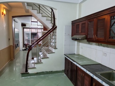 Bán nhà Kim Giang Ba gác đỗ cửa, 5 tầng, ngõ nông, dân xây, ở luôn giá 4,35 tỷ.