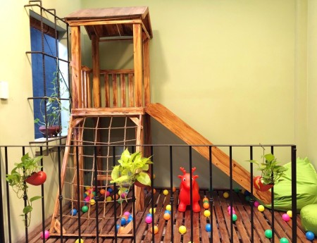 Bán nhà Lạc Long Quân free nội thất vì chủ lười chuyển đồ đi liên hệ ngay 0932195333