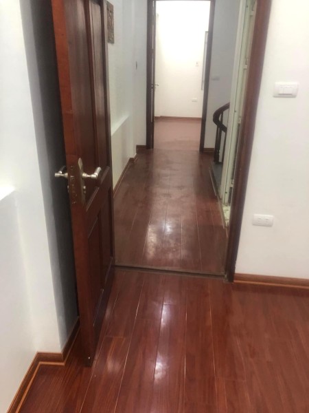 Bán gấp nhà ngõ thông ô tô đỗ cổng 10m, tập trung nhiều sinh viên, Yên Hoà, dt 52m2, nhỉnh 6 tỷ