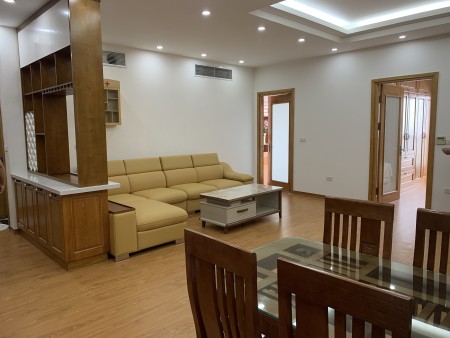 Cần bán căn chung cư eurowindow 27 Trần Duy Hưng, 100m2, 2pn, 2wc, giá 4.25 tỷ, LH : 0355106203