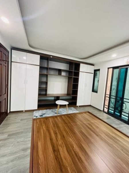 Bán nhà mới giá 5.5 tỷ, dtsd 45m2, 4 tầng ngõ ô tô phố Hoàng Quốc Việt Cầu Giấy