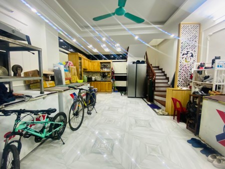 CHỦ MUA NHÀ MẶT PHỐ, BÁN CĂN NHÀ 5 TẦNG, 44M2 CẦU GIẤY, GIÁ 4.9 TỶ -Ở LUÔN