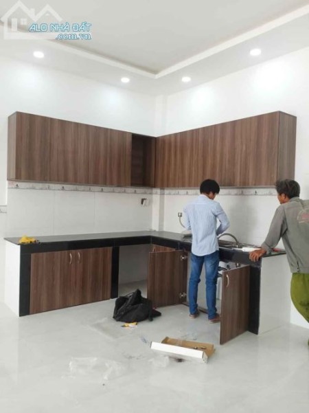 Nhà mặt tiền cuối đường Lê Văn Lương, mới 100%, diện tích sử dụng 80m2 giá 2.2