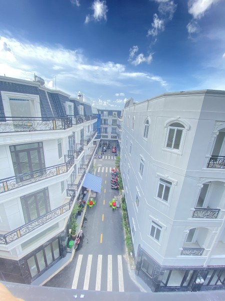 Lời ngay khi mua nhà phố trung tâm Quận 12 đối diện công viên diện tích 150m2, giá tốt