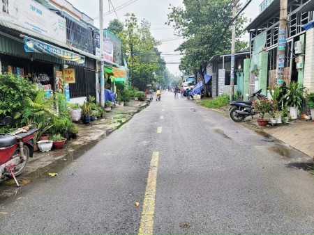 Do kẹt tiền nên cần bán gấp lô đất lọt khe 62m2, giá 1 tỷ 350 ở Thới Tam Thôn, Hóc Môn. SHR