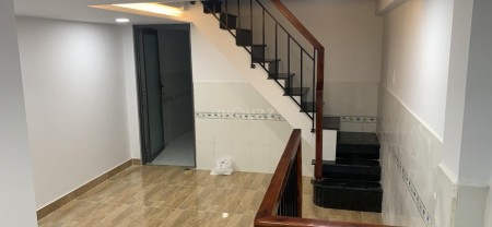 Bán nhà gần khu Bầu Cát. Hồng Lạc, P10 Tân Bình, diện tích sử dụng 3.7x10. 2PN 2WC.