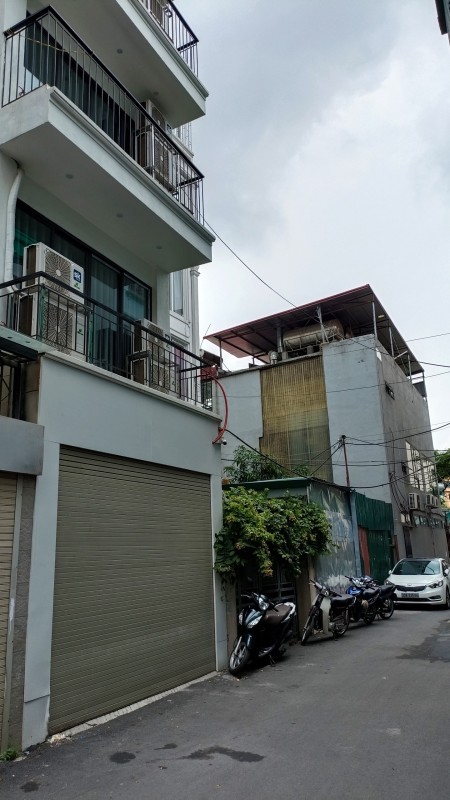Mặt tiền rộng Ngõ thông Ô tô tránh trường học, chợ Ngọc Thuỵ Long Biên bàn giao ngay
