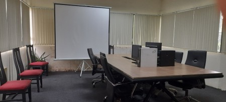 Cho thuê văn phòng trung tâm thành phố, thuận tiện đi lại, khu dân cư đông đúc giá tốt
