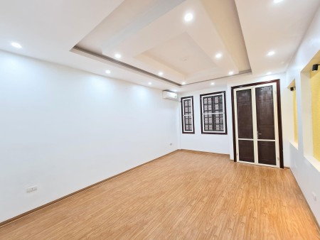 Nhà đẹp Võng Thị gần Hồ Tây, diện tích sử dụng 45m2 chỉ 5.x tỷ, lh 0326676565