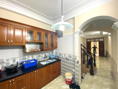 Bán nhà Kim Giang 5 tầng cách ô tô vào bước ngõ thông nhà đẹp như mới, giá tốt đầu tư