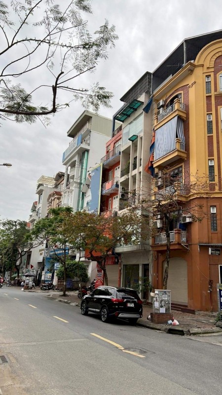 Bán nhà Hoàng Quốc Việt, diện tích sử dụng 62m2, 7 tầng, thang máy, kinh doanh