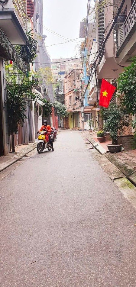 Bán gấp nhà Quận Cầu Giấy tặng toàn bộ nội thất diện tích 35m2, giá bán chỉ 3.1 tỷ