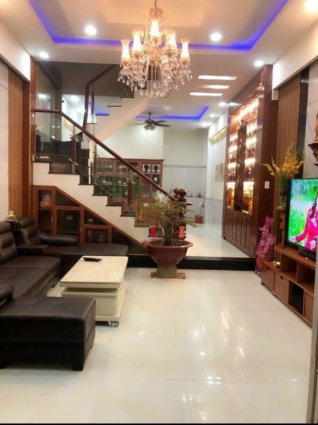 Bán nhà 2 lầu, 2 sân thượng, 3 tầng diện tích sử dụng 145m2 ở Thủ Đức giá nhỉnh 6 tỷ