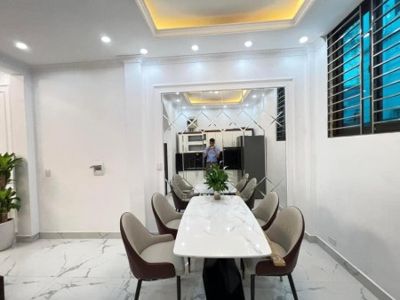 Bán gấp nhà chùa Hà 5 tầng về ở luôn, diện tích 34m2, giá chào 3 tỷ, sổ sẵn, bàn giao ở ngay