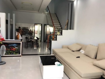 Chỉ 4,4 tỷ có ngay nhà đẹp mặt tiền thoáng mát bàn giao có săn nội thất giá tốt đầu tư sinh lời