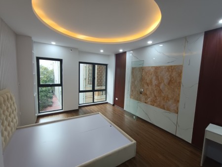 Chính chủ, nhà riêng rất mới, ở ngay, Quan Nhân, dtsd 30m2 5 tầng, gần phố, giá 4.5 tỷ