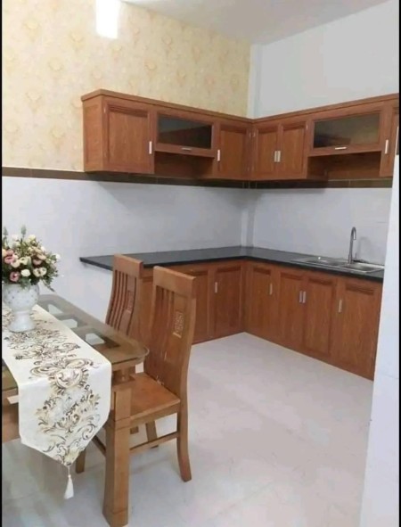 Bán nhà xây sẵn 100m2, 4PN, đối diện chợ Bình Chánh, tặng bộ nội thất cao cấp