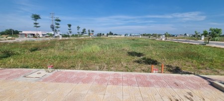 Còn vài nền rất đẹp bên khu dân cư Phước Đông, sổ hồng riêng, bàn giao đầy đủ giấy tờ