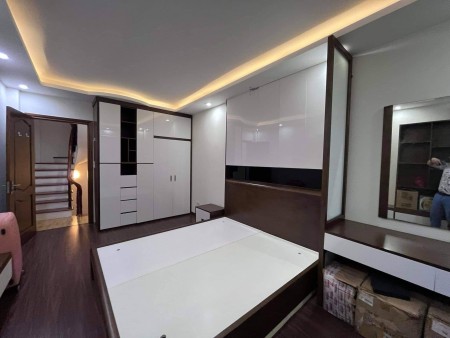 Bán nhà Cầu Giấy dtsd 33m2 6 tầng giá bán 5.1 tỷ, 2 mặt thoáng ngõ ô tô gần chợ thông phố Quan Hoa