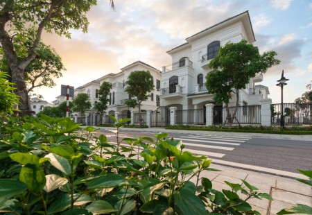 Bán biệt thự song lập Phong Lan view vườn giá chỉ 69 triệu/m2, lh 0825319878