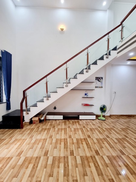 Bán căn nhà 1 trệt, 1 lửng chợ Quang Thắng, diện ích 5x19m, giá bán 1.98 tỷ đường lớn
