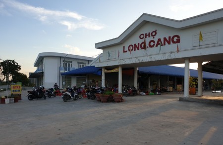 Bán đất gộp diện tích sử dụng 104m2 ở Gần Chợ Long Cang, khu dân cư hiện hữu đông đúc