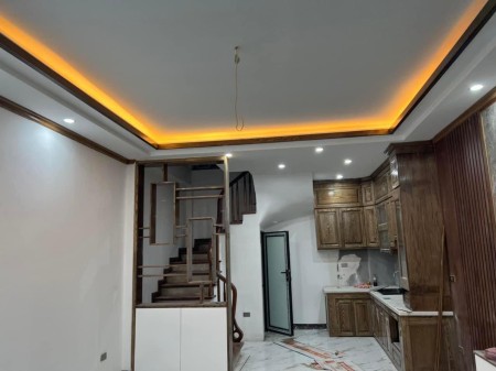 Bán nhà phố Vọng Hai Bà Trưng ngõ to rộng mới tinh dt 37m2 5 tâng giá 5.6 tỷ, có thương lượng