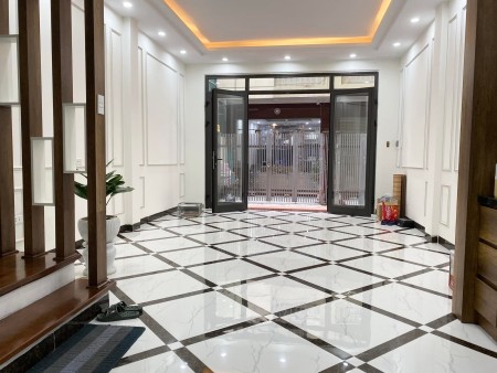 Bán nhà Trần Thái Tông Quận Cầu Giấy ô tô cách nhà, ngõ thông dt 42m2, 5 tầng, 4.5m, giá 3.7 tỷ