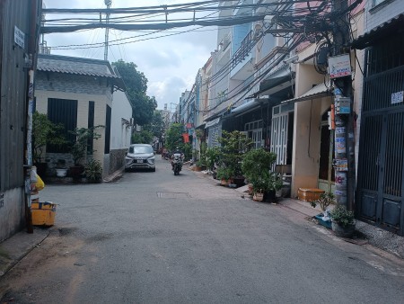 Cần bán nhà hẻm 55 đường số 18b 1 trệt 1 lầu đường thông 6m hướng ĐB giá 4,5 tỷ